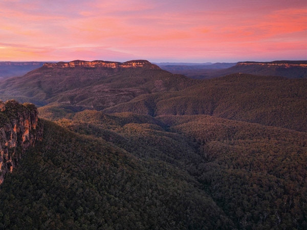 sunrise over the Jamison Valley and the Three Sisters, Blue Mountains, Katoomba