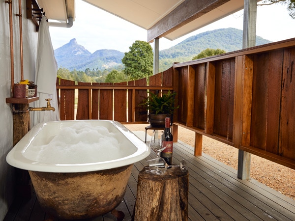 an outdoor tub at DumDum Cabin, Mt Warning Estate, Murwillumbah accommodation