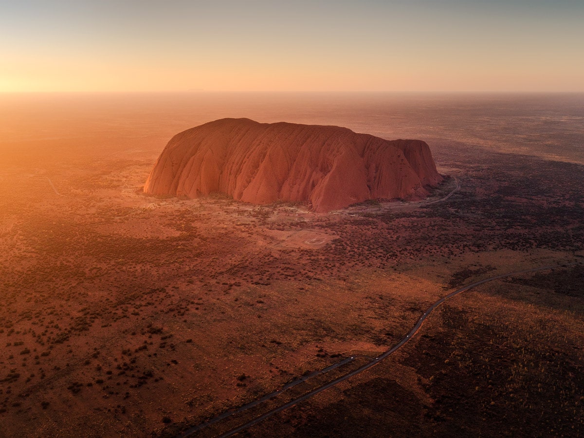 Mike Munro returns to Uluru with his family after 30 years