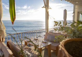 beachside dining at Burleigh Pavilion