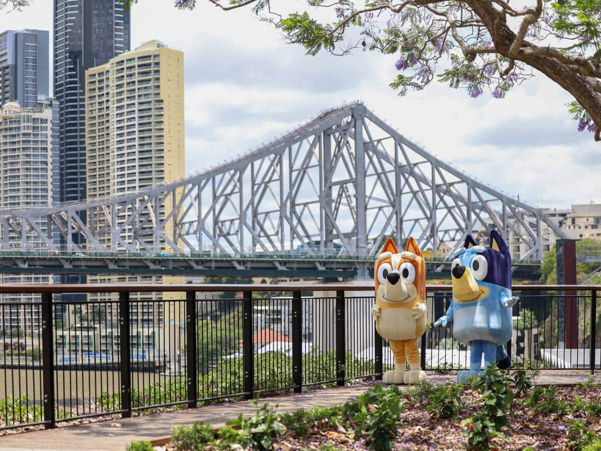 Bluey and Bingo in front of Story Bridge in Brisbane