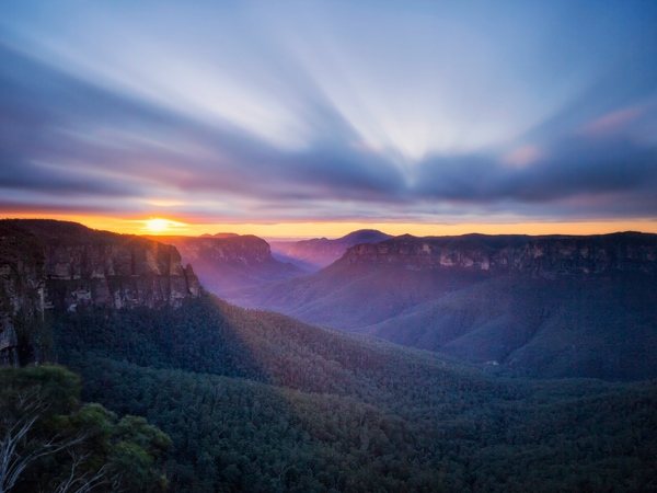Sun setting over the Grose Valley in the Blue MountainsNational Park.