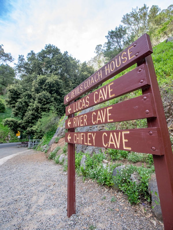 the signages to Jenolan Caves in the Blue Mountains