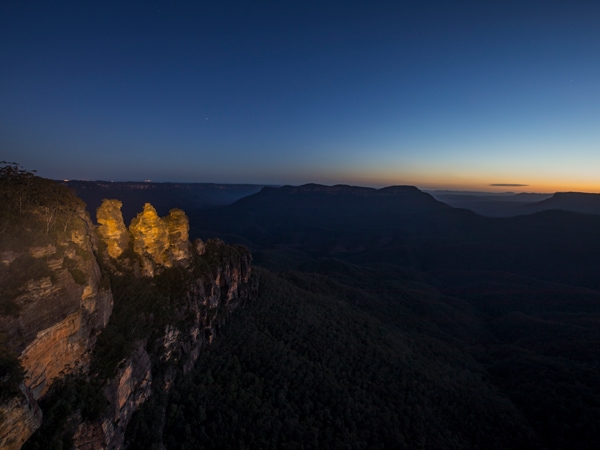 sunrise views over Three Sisters and the Jamison Valley, Blue Mountains National Park