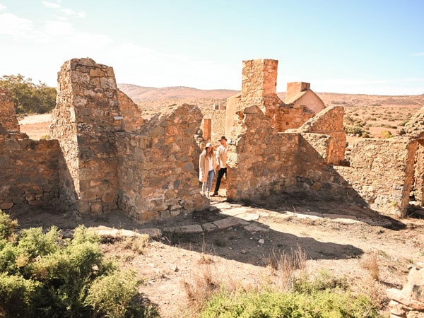 Couple explore Farina Historic Town