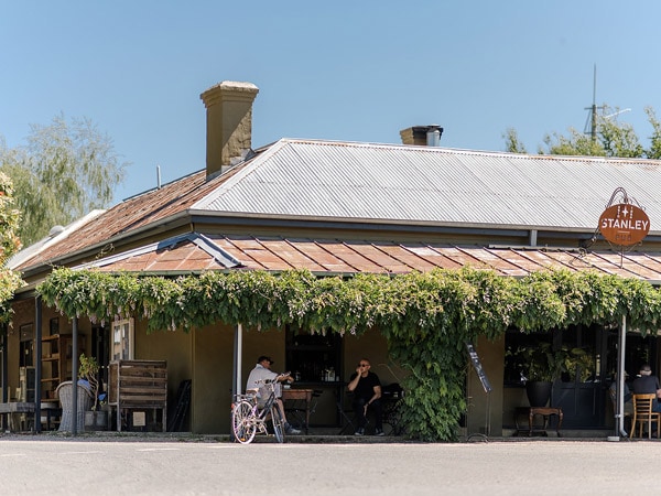 the exterior of Stanley Pub, Vic