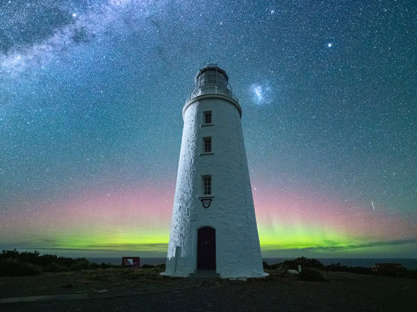 the Aurora Australis at Cape Bruny Lighthouse