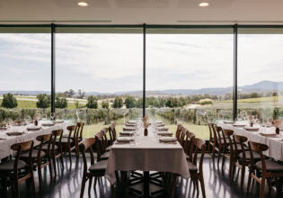 Oakridge restaurant dining room