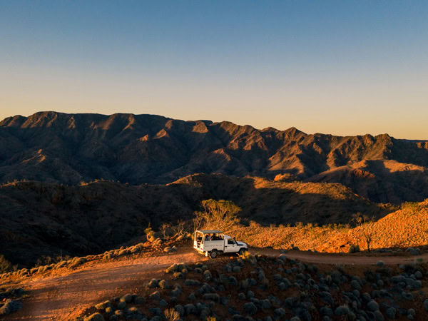 a 4WD driving through the dusty track during the Arkaroola Ridgetop Tour