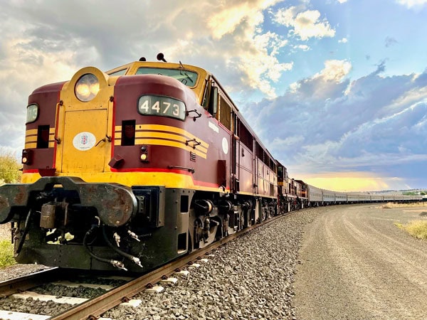 Vintage Rail Journeys train at Dubbo