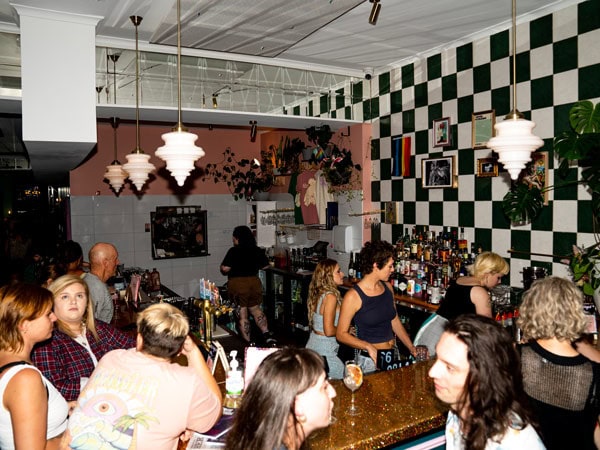 a look inside The Flaming Galah bar in Fremantle full of people