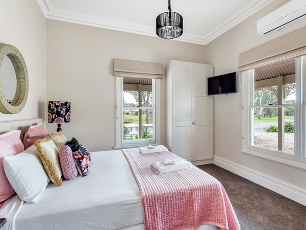the bedroom at Grandview Accommodation Flaxley Apartments