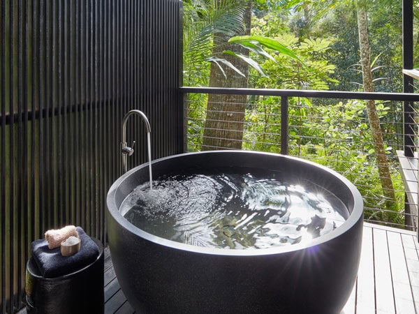 Bath at Silky Oaks Lodge
