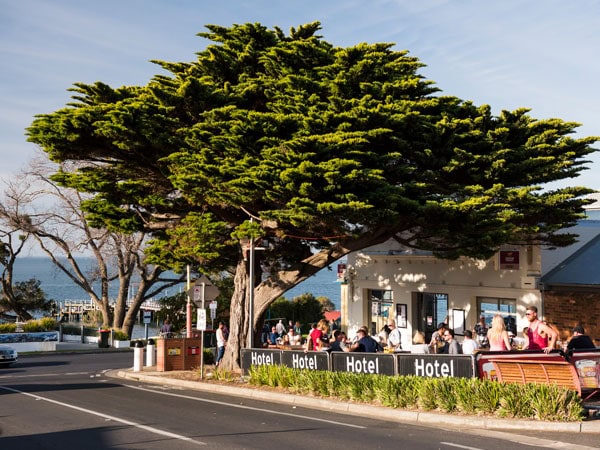 al fresco dining at Cowes