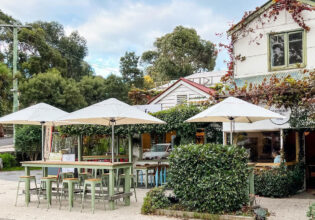 outdoor dining at Riverbank Café, Lorne