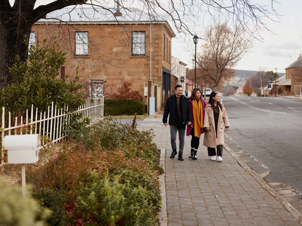 friends exploring Oatlands