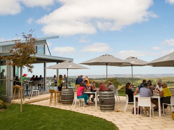 al fresco dining at Pike and Joyce Lenswood
