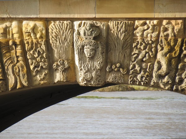 the carvings at Ross Bridge