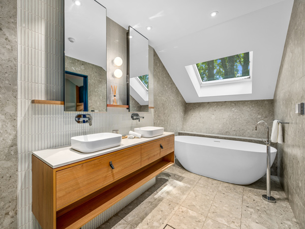 Yallungah Boutique Hotel Executive Suite bathroom in Orange NSW