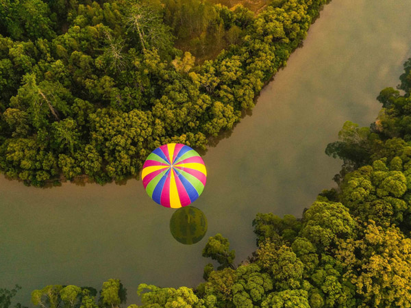 a hot-air balloon flying over Byron Bay, Balloon Aloft