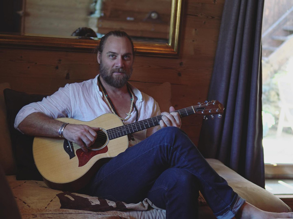 Benny Holloway playing his guitar