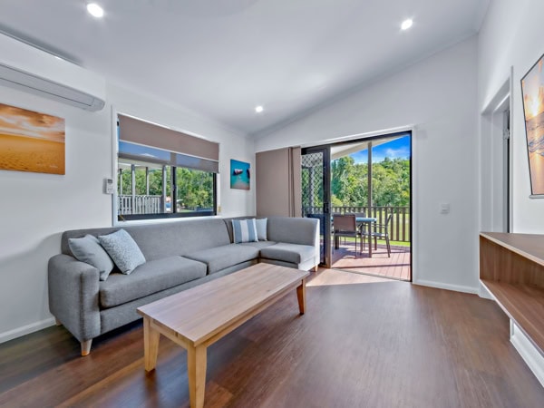 a look inside one of the cabins at Discovery Park Airlie Beach
