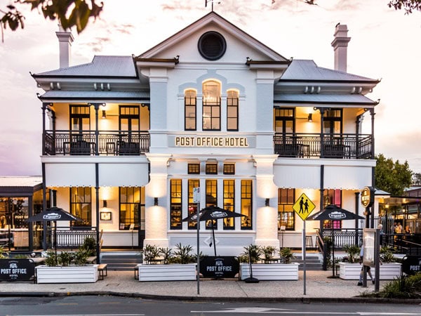 the exterior of Sandgate Post Office Hotel, Brisbane