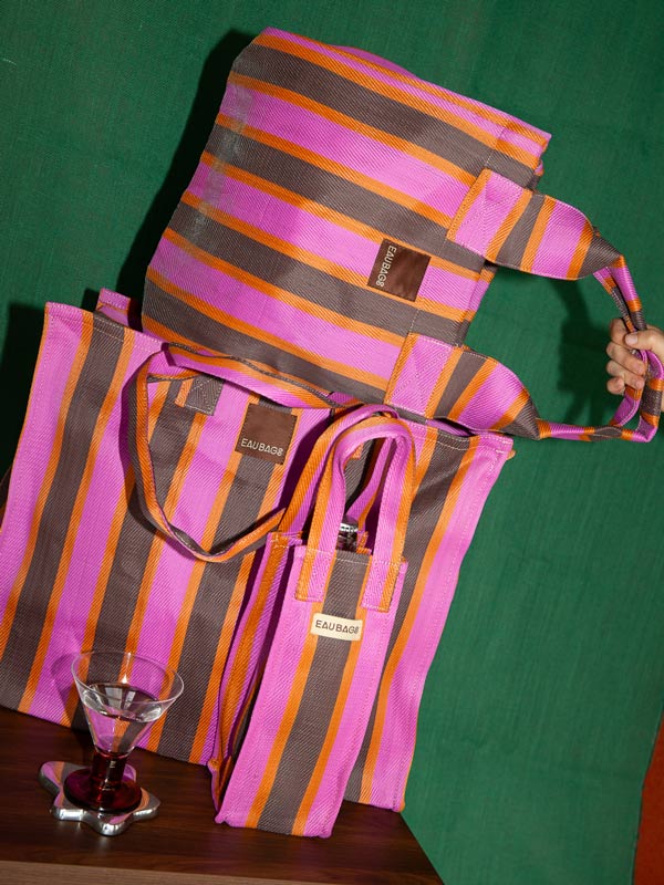 Ladies lightweight travel bag in chocolate and pink