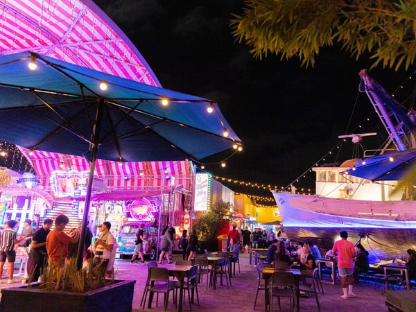 al fresco dining at the Eat Street Northshore