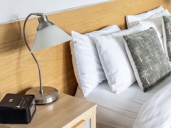 a close-up of the bed with a lamp at Hanging Rock Views