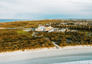 Deep Blue Hotel & Hot Springs Warrnambool.