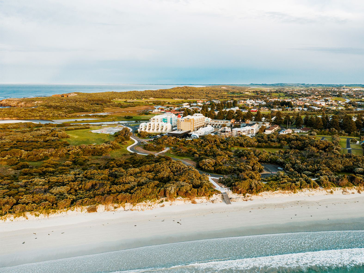 Deep Blue Hotel & Hot Springs Warrnambool.