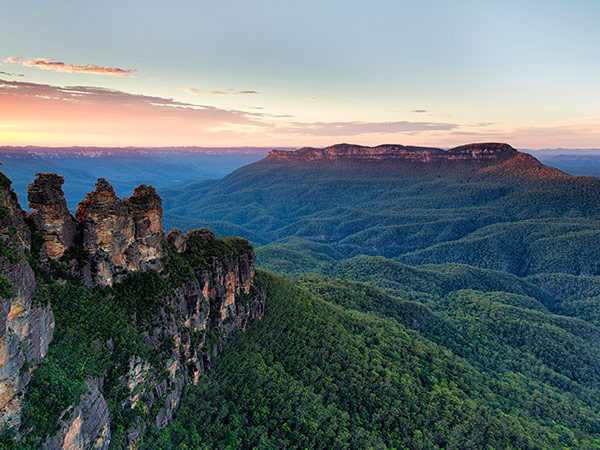 Three Sisters at Echo Point blue mountains