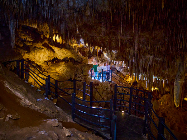 Group on tour of Ngilgi Cave Ancient Lands Experience, Yallingup