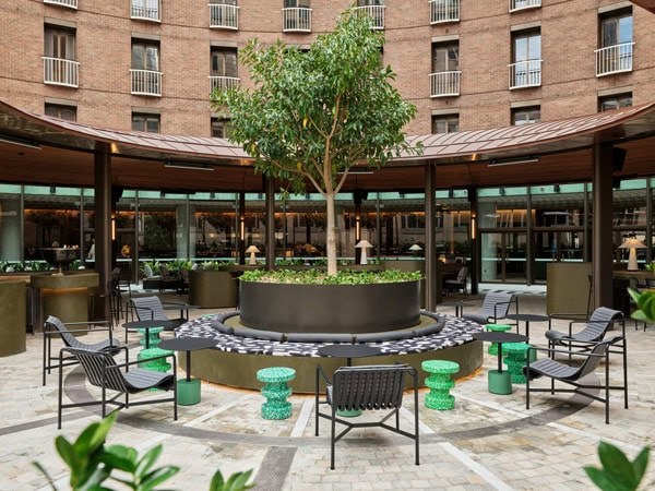 the al fresco area at Wentworth Bar