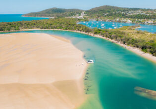 the foreshore pathway along the Noosa River