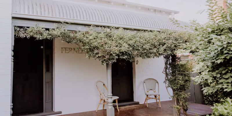 The white exterior of the Fernery accommodation in Dubbo