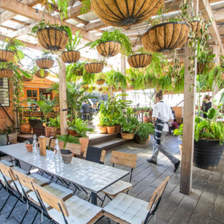 alfresco seating at Press Cafe, Dubbo
