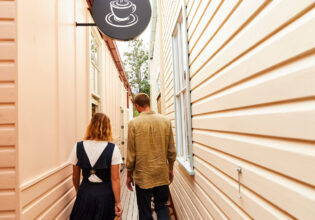 A couple at Bastion Lane Espresso in the Tweed town of Uki