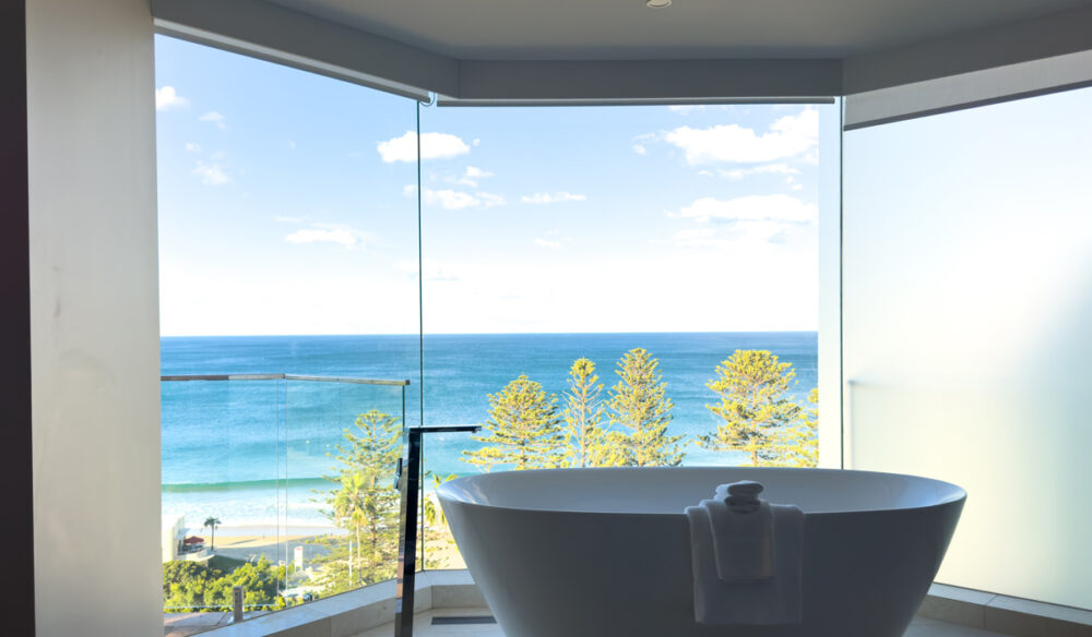 Panorama suite bath at Novotel Wollongong Northbeach
