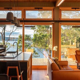 This Tassie shack is the holiday home of our dreams, and it’s for sale