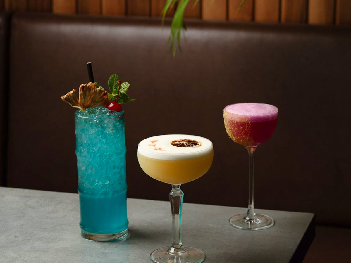 cocktail drinks at Daintree Bar, Sheraton Mirage, Port Douglas pubs