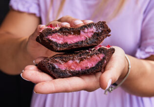 Mrs Browne Bakes’ raspberry goldfields cookie pie at Naomi & i