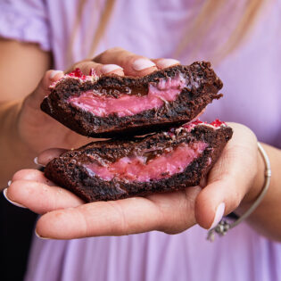 Mrs Browne Bakes’ raspberry goldfields cookie pie at Naomi & i
